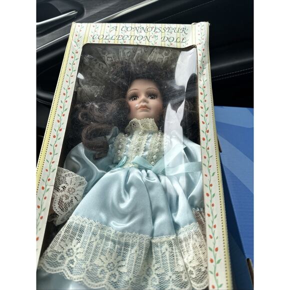 Seymour Mann Porcelain Doll, NIB, 18'' Blue Victorian Dress With Pearls Laura - Picture 3 of 9